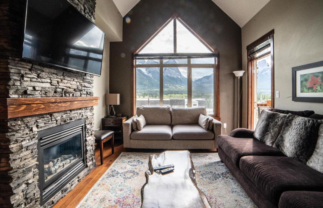 Spacious Penthouse Suite-King Beds-Pool & Hot Tub Canmore Exteriör bild