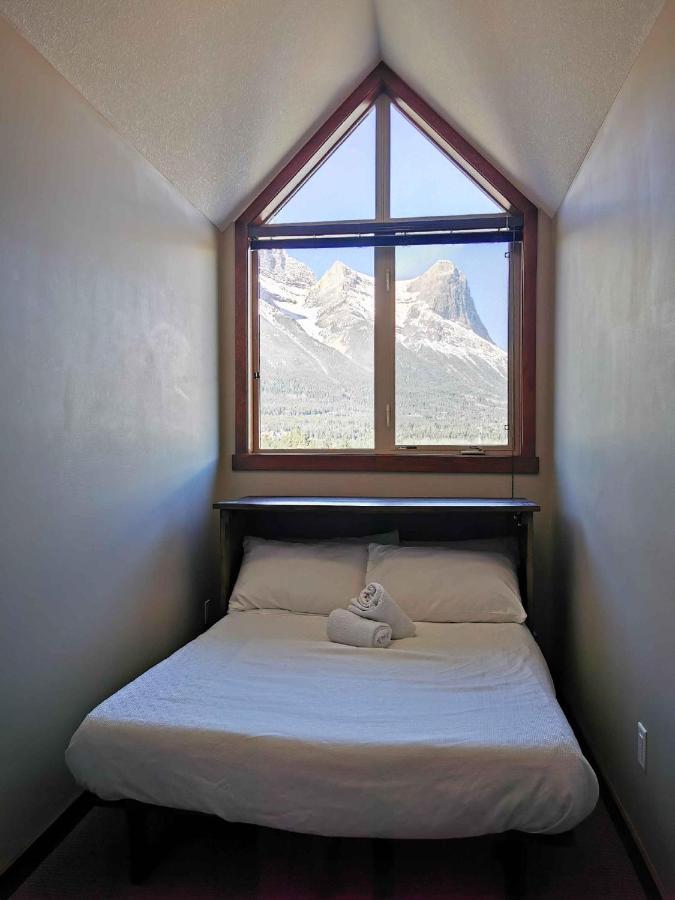 Spacious Penthouse Suite-King Beds-Pool & Hot Tub Canmore Exteriör bild