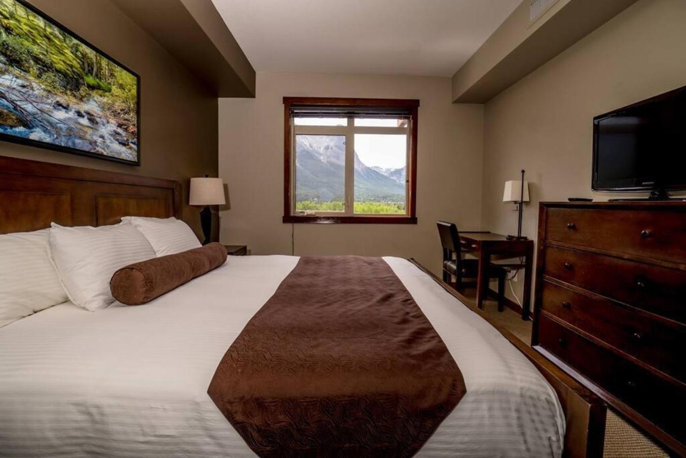 Spacious Penthouse Suite-King Beds-Pool & Hot Tub Canmore Exteriör bild