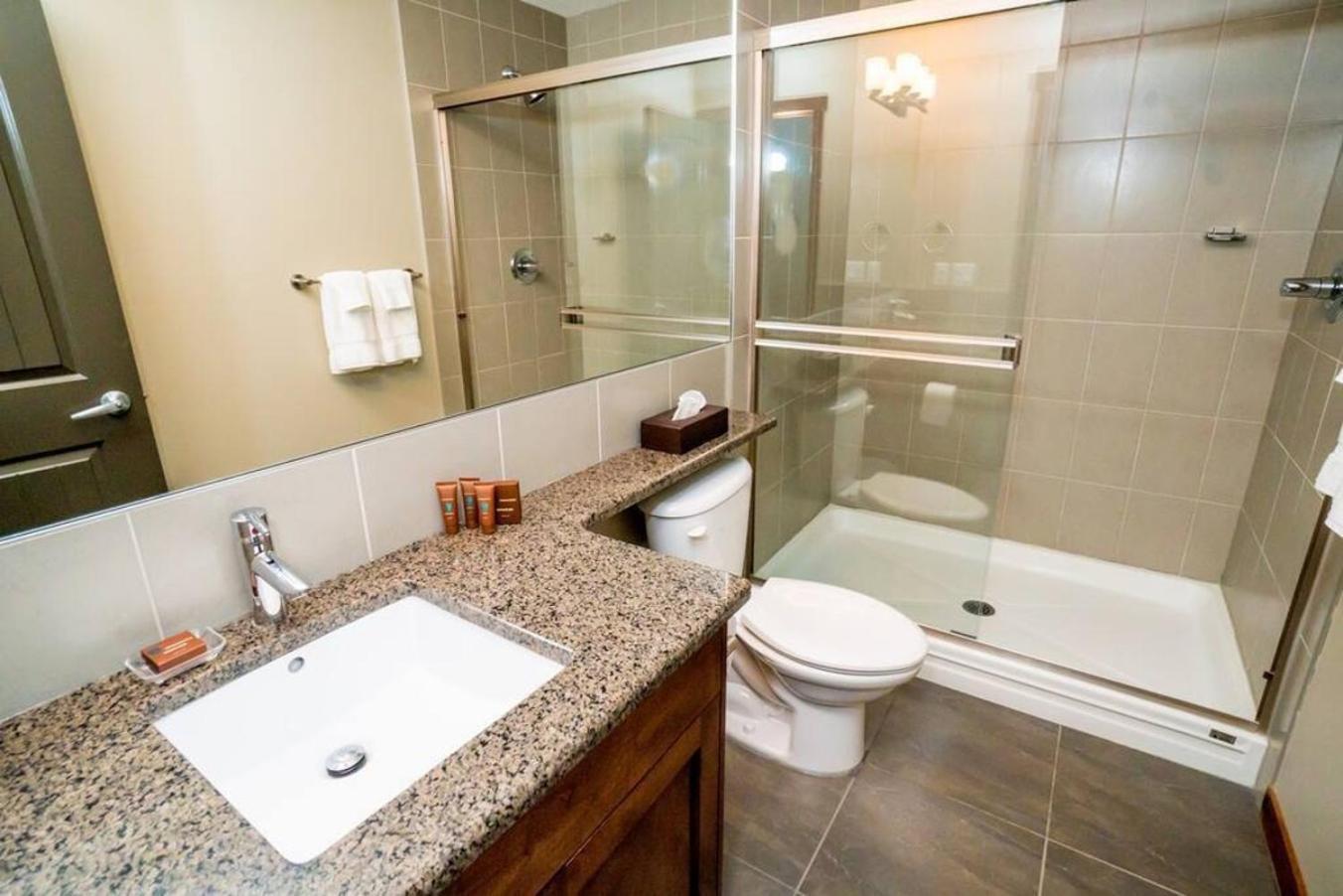 Spacious Penthouse Suite-King Beds-Pool & Hot Tub Canmore Exteriör bild