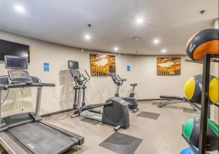 Spacious Penthouse Suite-King Beds-Pool & Hot Tub Canmore Exteriör bild